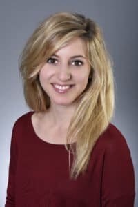 photo-cv-reseaux-sociaux-linked-in-femme-professionnel-lausannephoto-studio-photographe