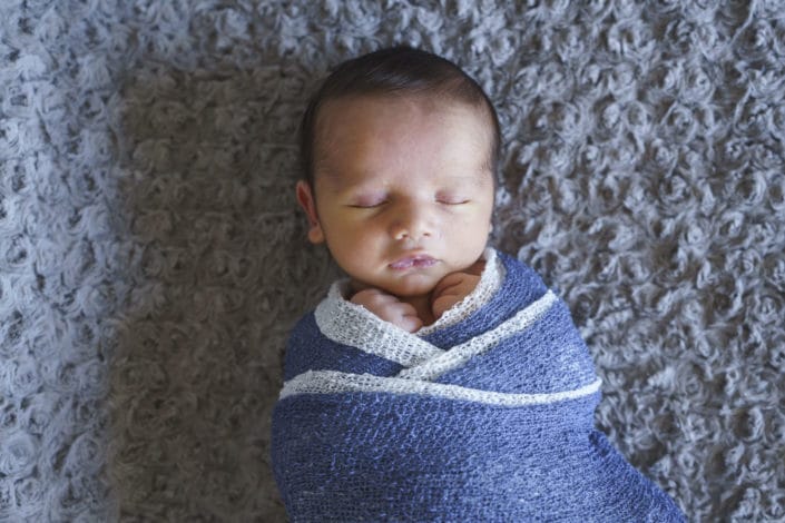 LausannePhoto-shooting-maternité-grossesse-parents-bebe-nouveau-ne-exterieur-domicile-maison-suisse-photo-Vaud-06