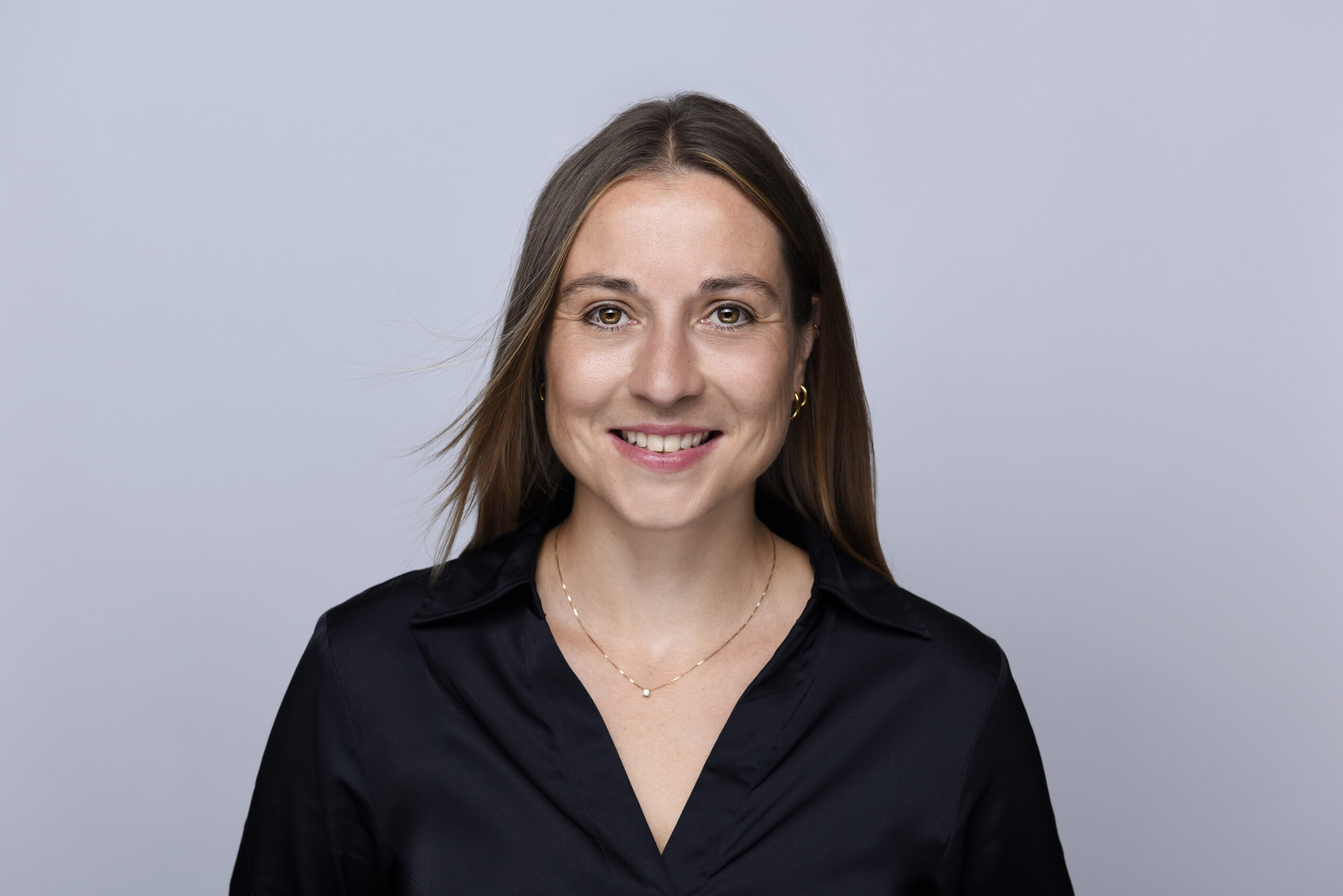 Lausanne-photo-shooting-portrait-professionnel-cv-reseaux-studio-entreprise-exterieur