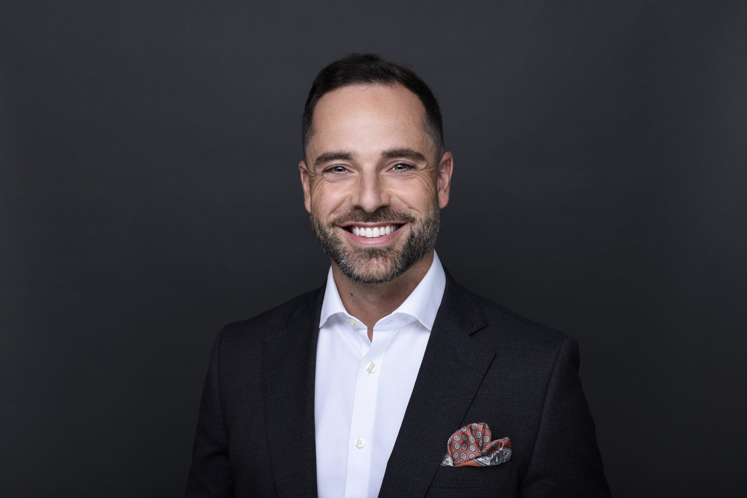 Lausanne-photo-shooting-portrait-professionnel-cv-linkedin-reseaux-studio-entreprise-exterieur
