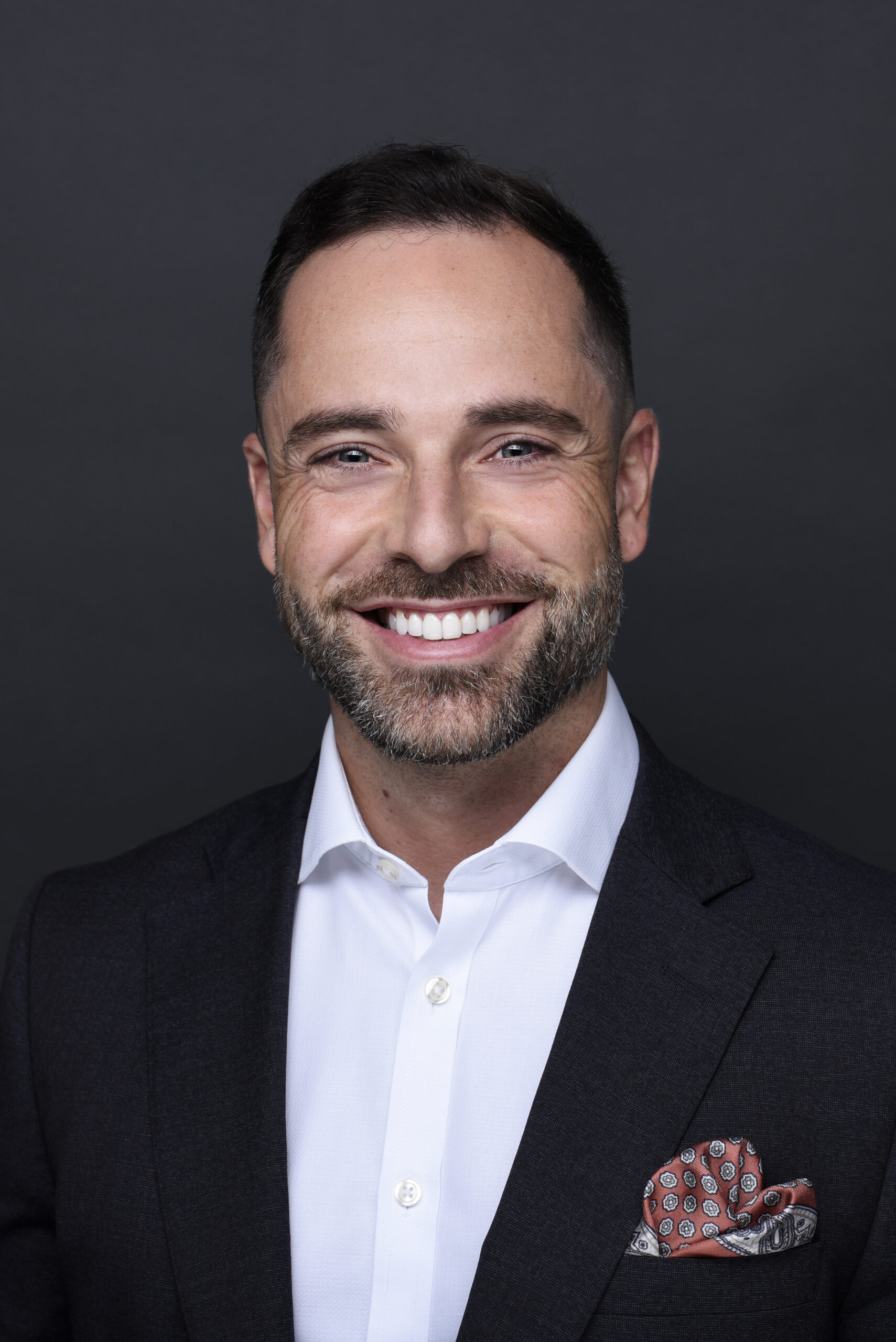 Lausanne-photo-shooting-portrait-professionnel-cv-reseaux-studio-entreprise-exterieur
