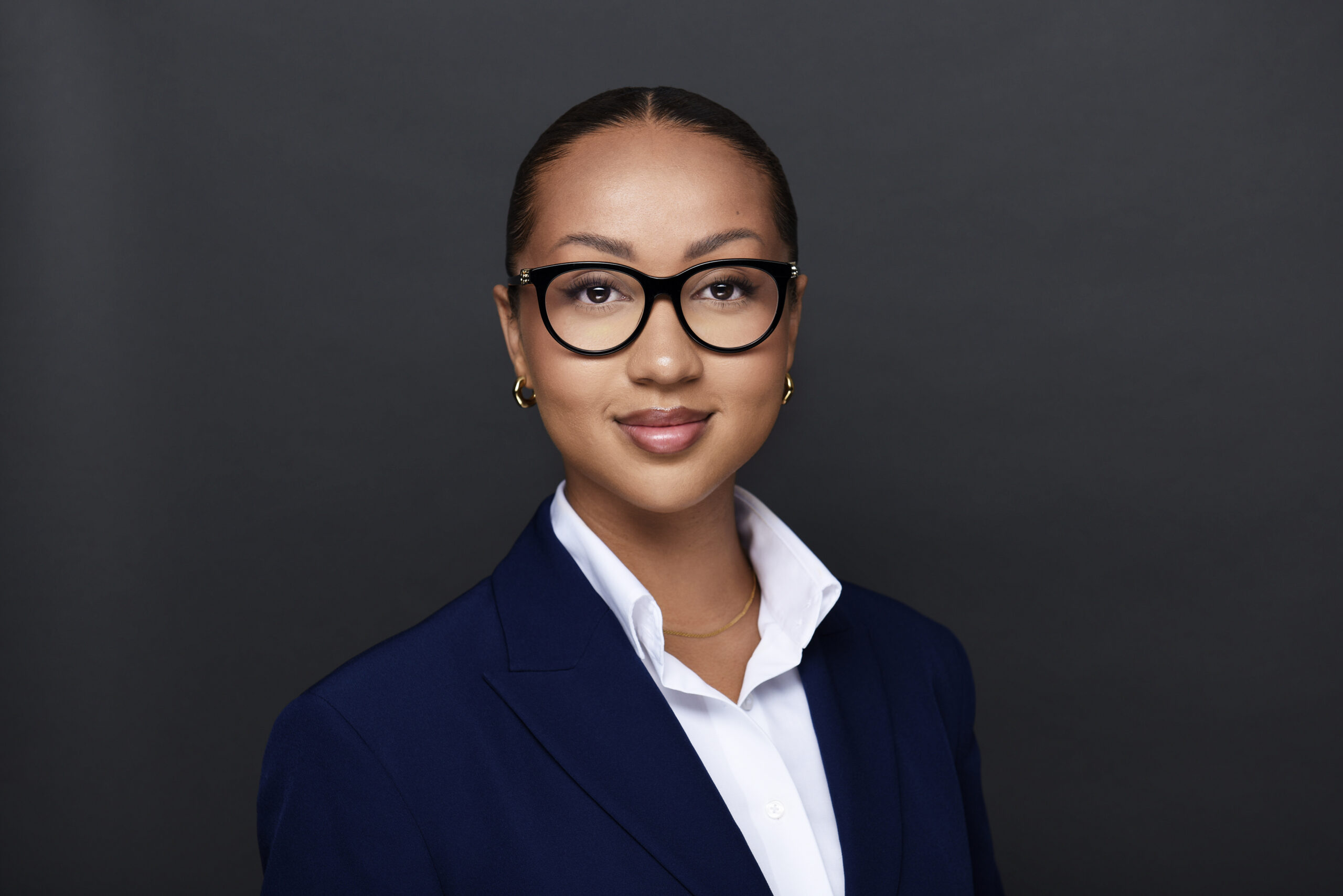 Lausanne-photo-shooting-portrait-professionnel-cv-reseaux-studio-entreprise-exterieur