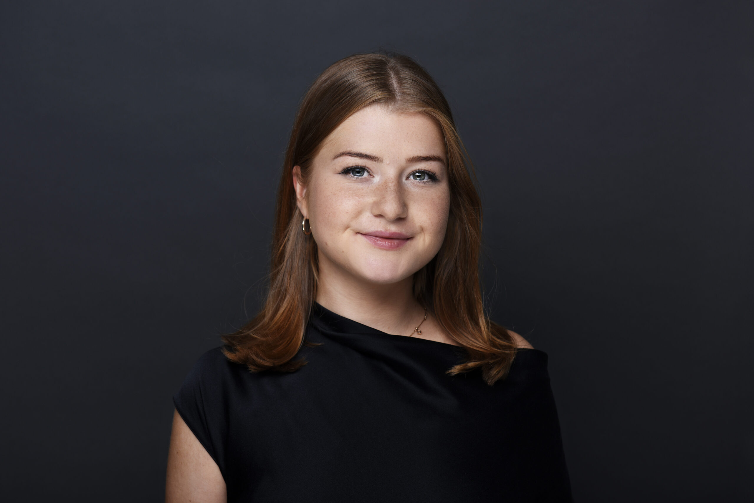 Lausanne-photo-shooting-portrait-professionnel-cv-reseaux-studio-entreprise-exterieur